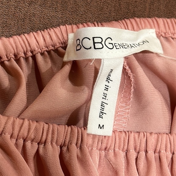 BCBGeneration Tiered Sleeve Pink dusty Rose Neck Top Sz M - Picture 9 of 10